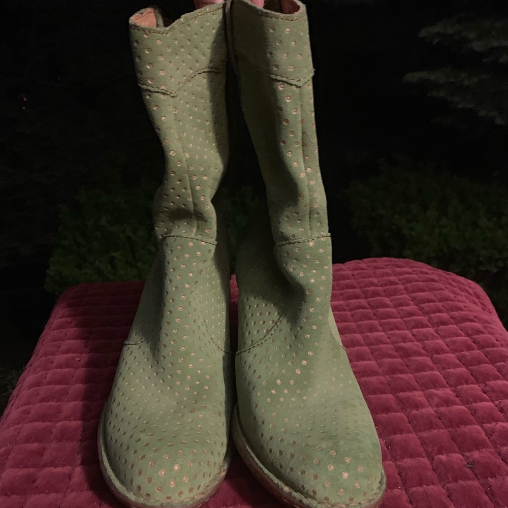 7.5 Born mid-calf high heel boots